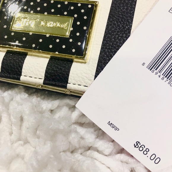 Betsey Johnson wristlet /wallet - Picture 2 of 8